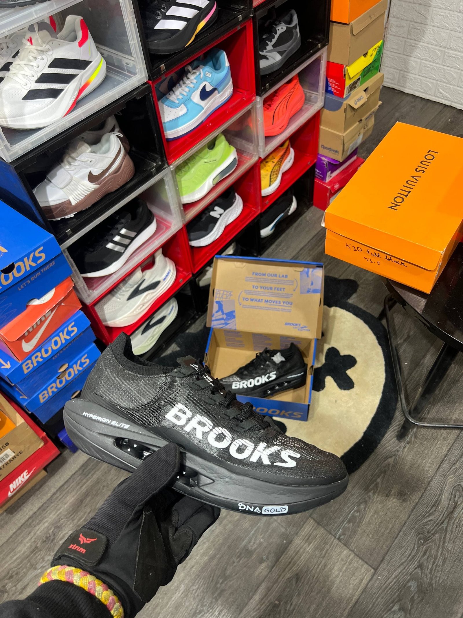 brooks-hyperion-elite-black-first-copy