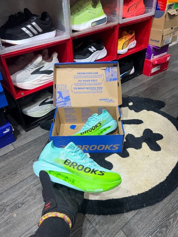 first-copy-brooks-hyperion-elite-green-3