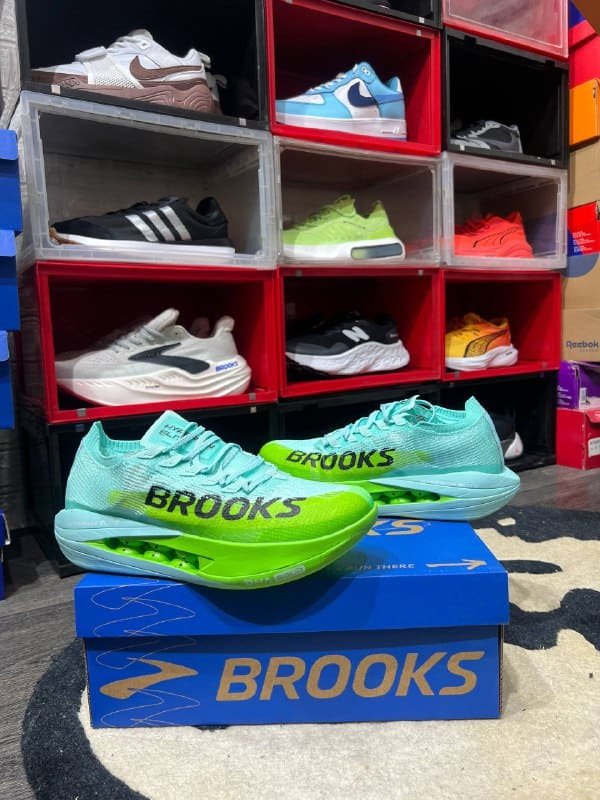 first-copy-brooks-hyperion-elite-green